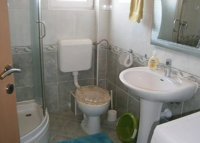 Beautiful Sanela For Relaxed Vacation Gostinjska kuća