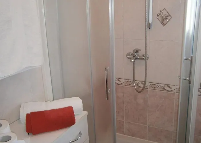 Beautiful Sanela For Relaxed Vacation Gostinjska kuća