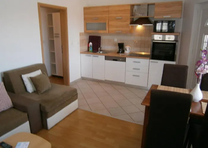 Beautiful Sanela For Relaxed Vacation Gostinjska kuća