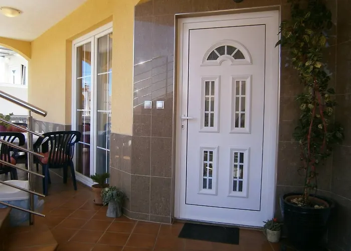 Beautiful Sanela For Relaxed Vacation Gostinjska kuća 3*